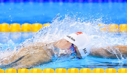 开云电竞在线-国际足球赛事中球员们努力奋斗，为胜利而战，国际足球比赛名称